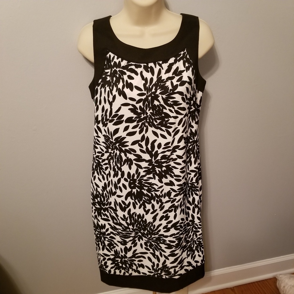 Sleeveless dress
